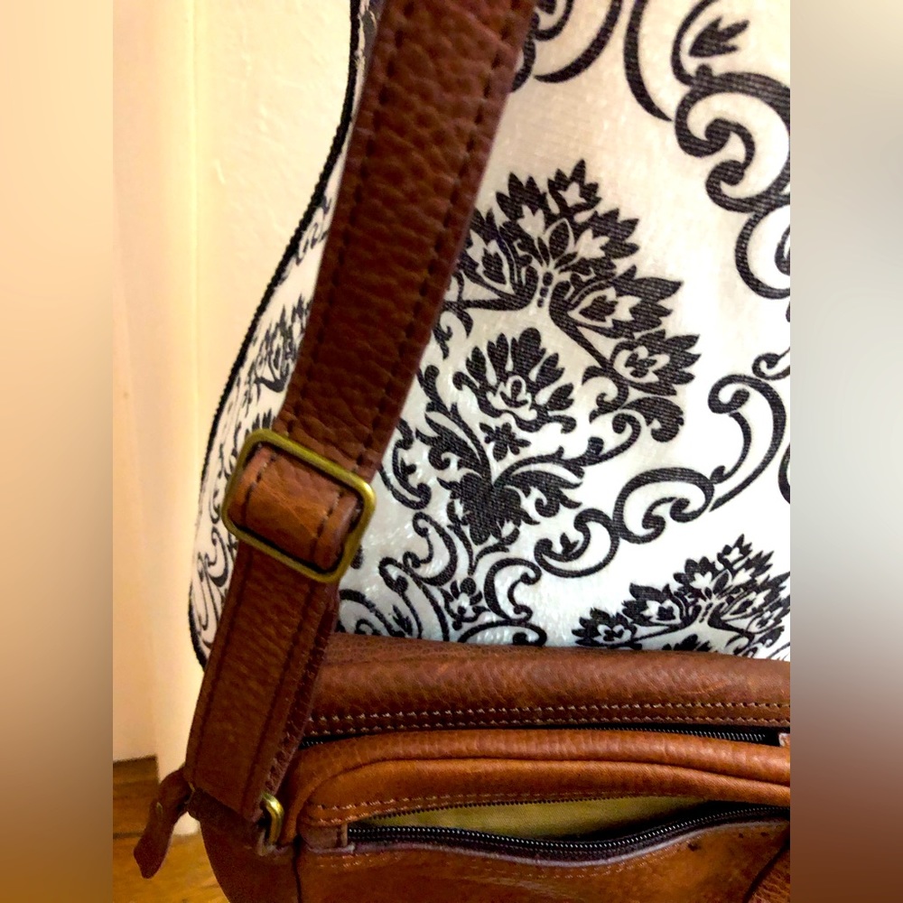 Duluth Trading Co. Brown Leather Crossbody Bag - Picture 12 of 15